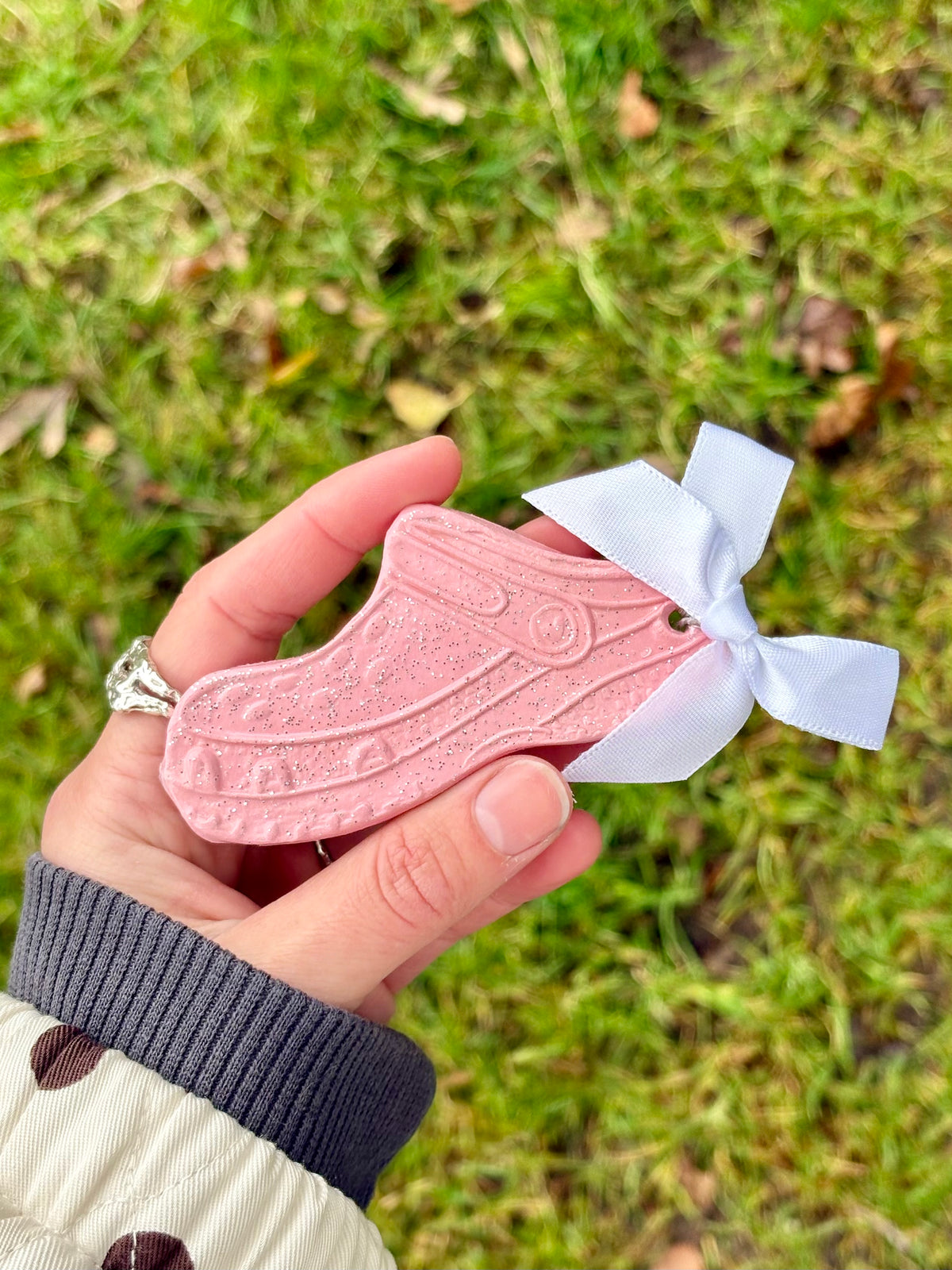 Lille pink CLÅGS med hvid sløjfe