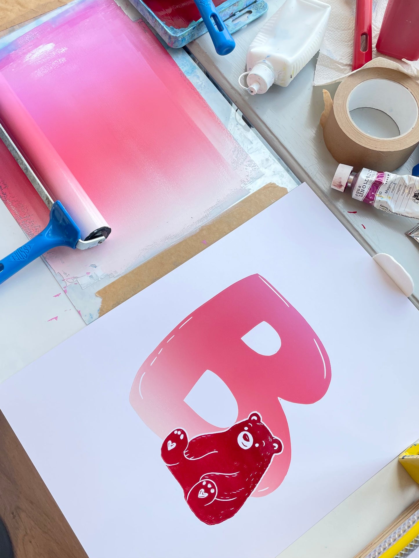 'B' bogstavsplakat - håndlavet linoleumstryk (vælg farve)