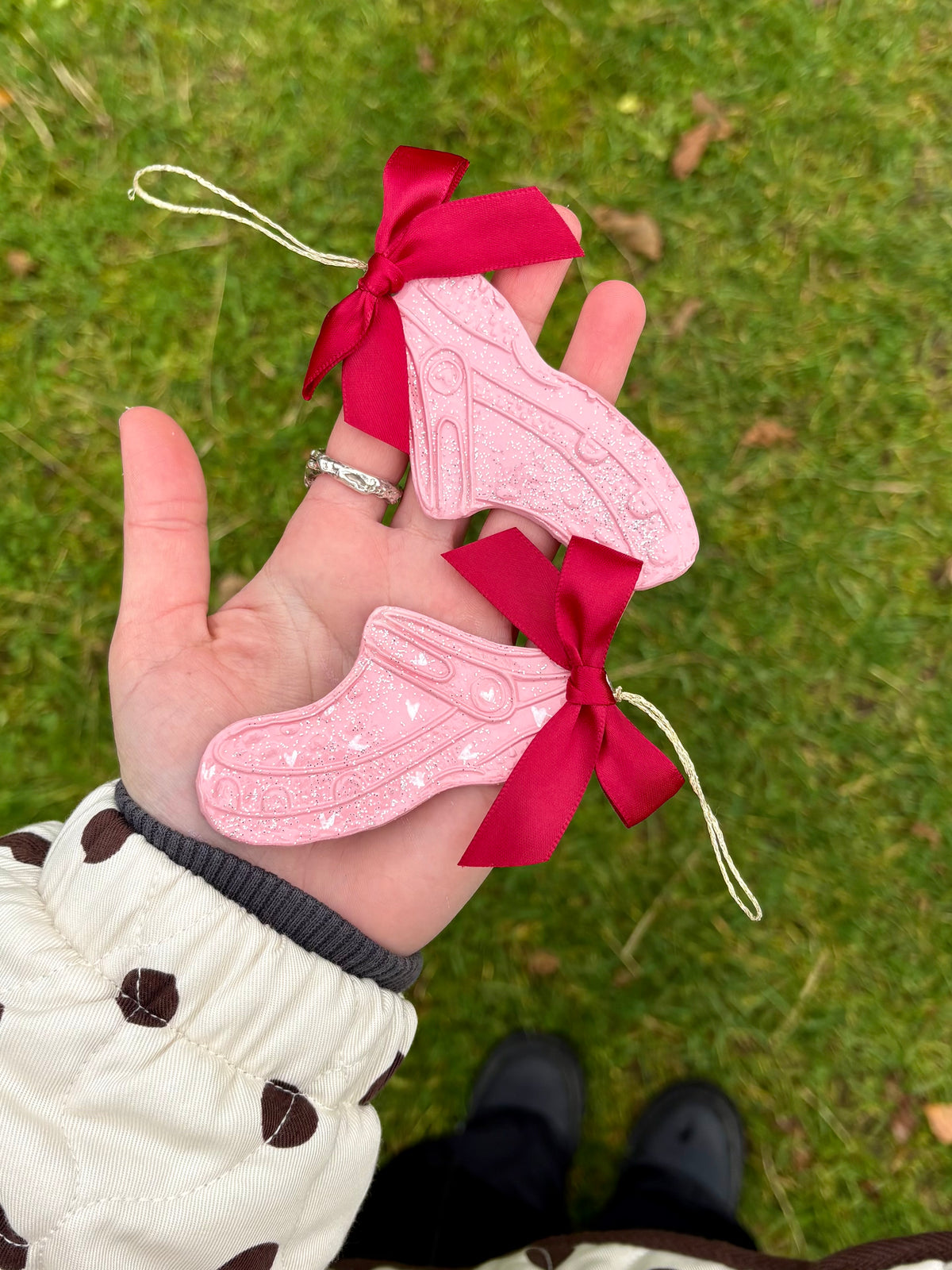 Lille pink CLÅGS med hjerter og sløjfe