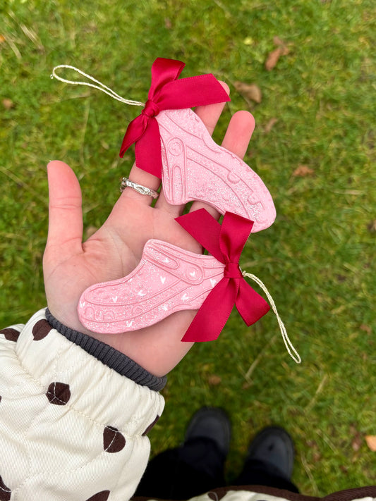Lille pink CLÅGS med hjerter og sløjfe
