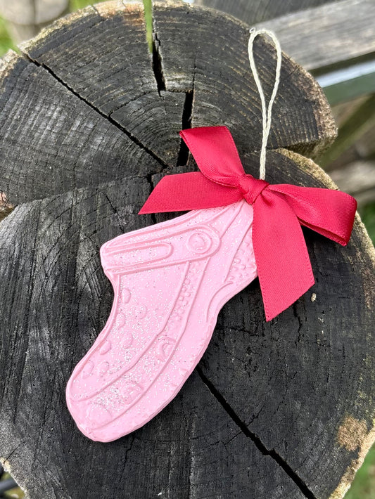 Lille pink CLÅGS med rød sløjfe