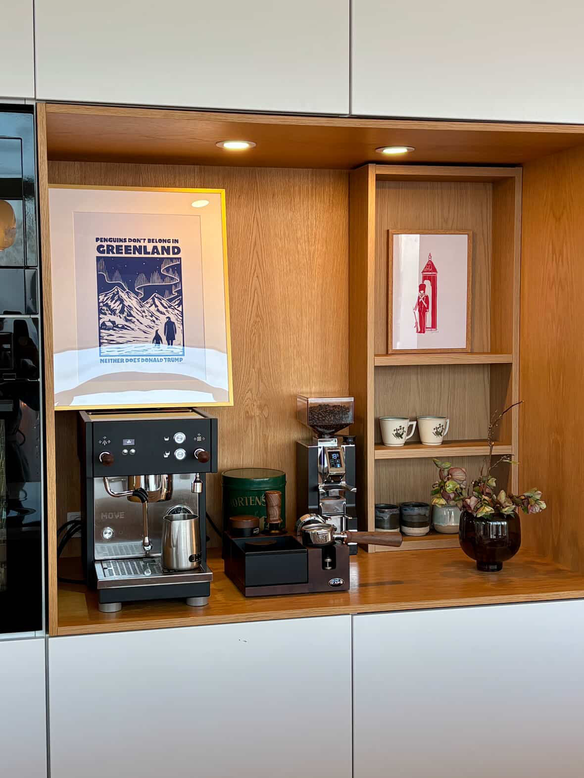 Trump & Penguins - håndlavet linoleumstryk (vælg farve)