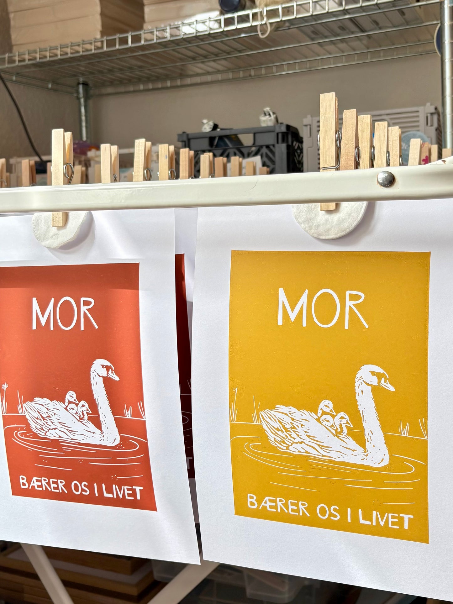 Mor - håndlavet linoleumstryk (vælg farve)