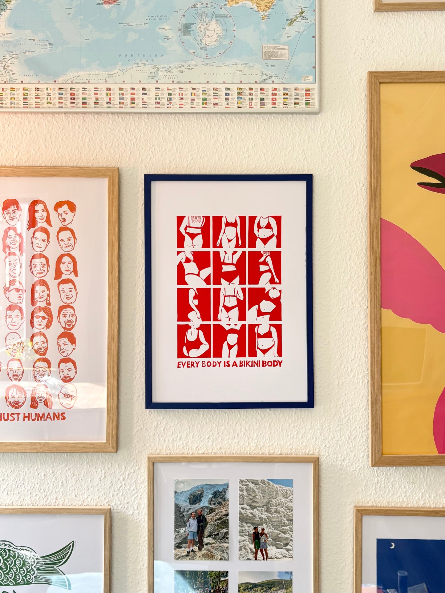 Bodies - håndlavet linoleumstryk (vælg farve)